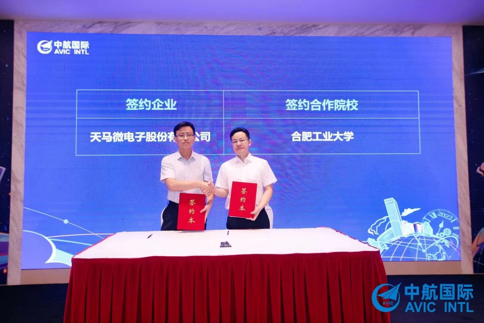双方共同签署了《开云kaiyun官方入口大学生就业实习基地协议书》 双方共同签署了《开云kaiyun官方入口大学生就业实习基地协议书》